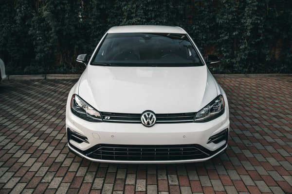 How to Properly Bleed the Brake System on a Volkswagen Golf R for Consistent Pedal Feel?